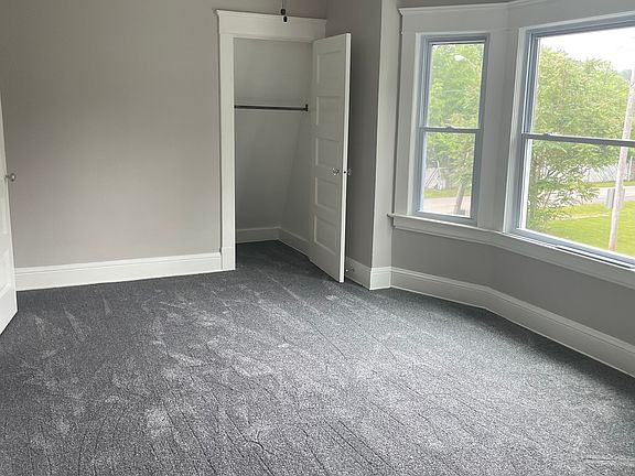 5th image of 305 Cleveland Ct