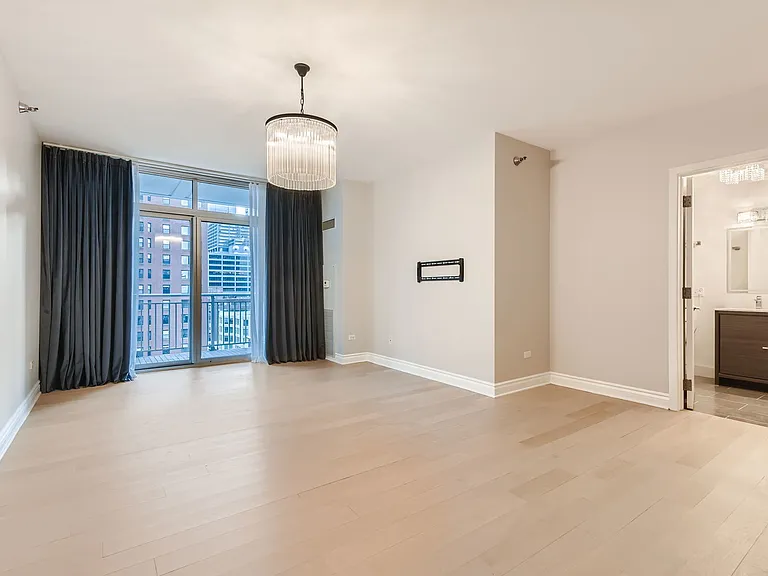 330 W Grand Ave #1202 — Photo 12