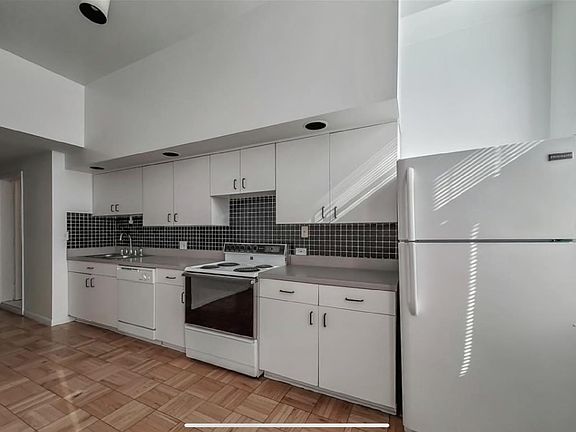 2nd image of 1508 W Fullerton Ave #2