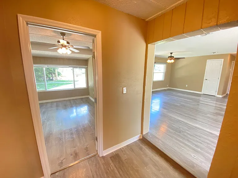 908 Teatro Ct — Photo 14