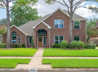 14211 Lake Trail Dr, Sugar Land, TX 77498