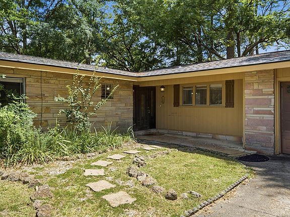 3rd image of 1206 Windsor Dr