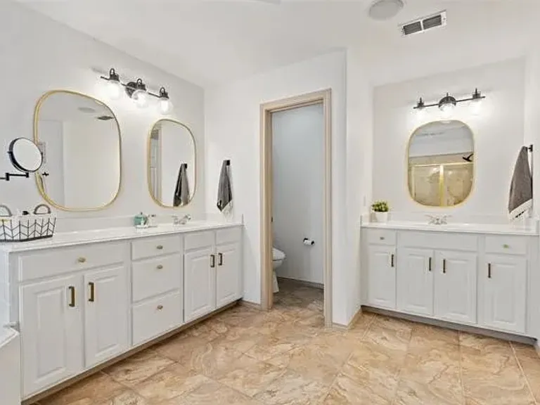 2051 Chisholm Trl — Photo 11