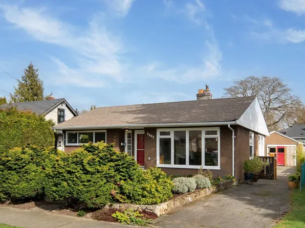 2603 Scott St, Victoria, BC V8R 4J1