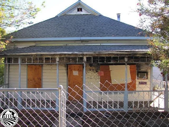 179 Broadway St photo 1