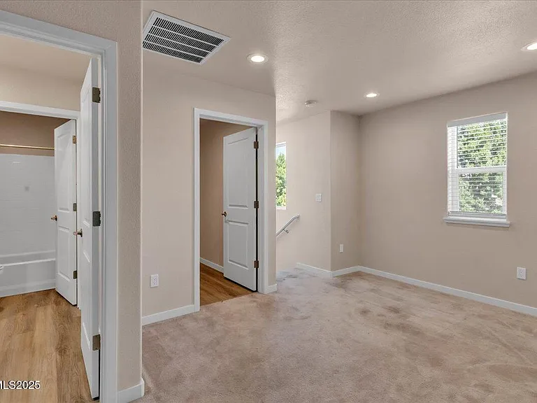 916 Garden Ct — Photo 33