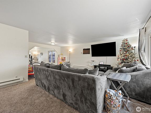 3rd image of 640 S Clover Drive