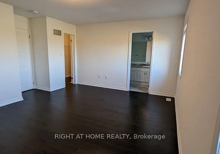686 Laking Ter — Photo 15