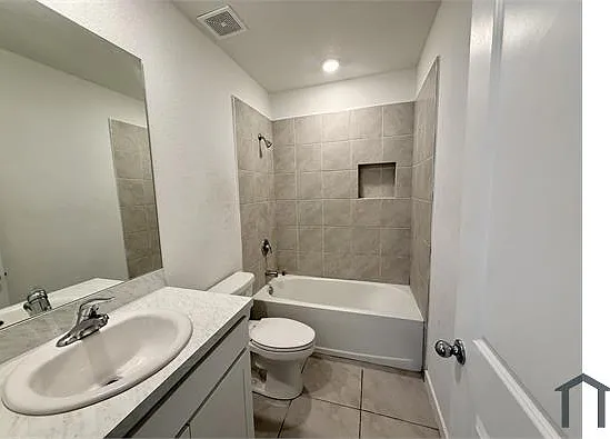 517 NE 1st Dr — Photo 5