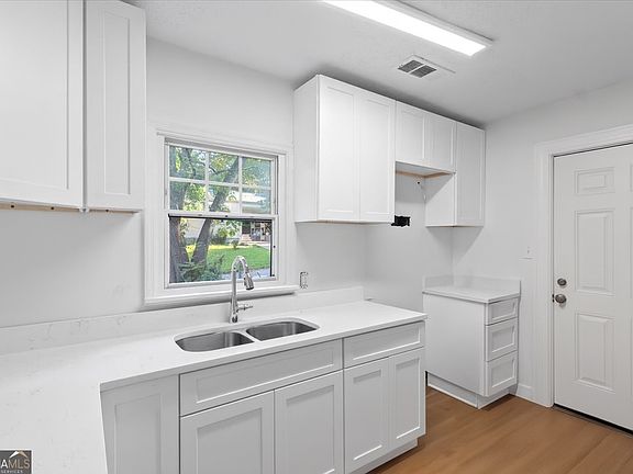 3rd image of 1347 Westmont Rd SW