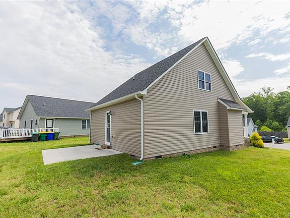 3rd image of 610 Yellowstone Dr