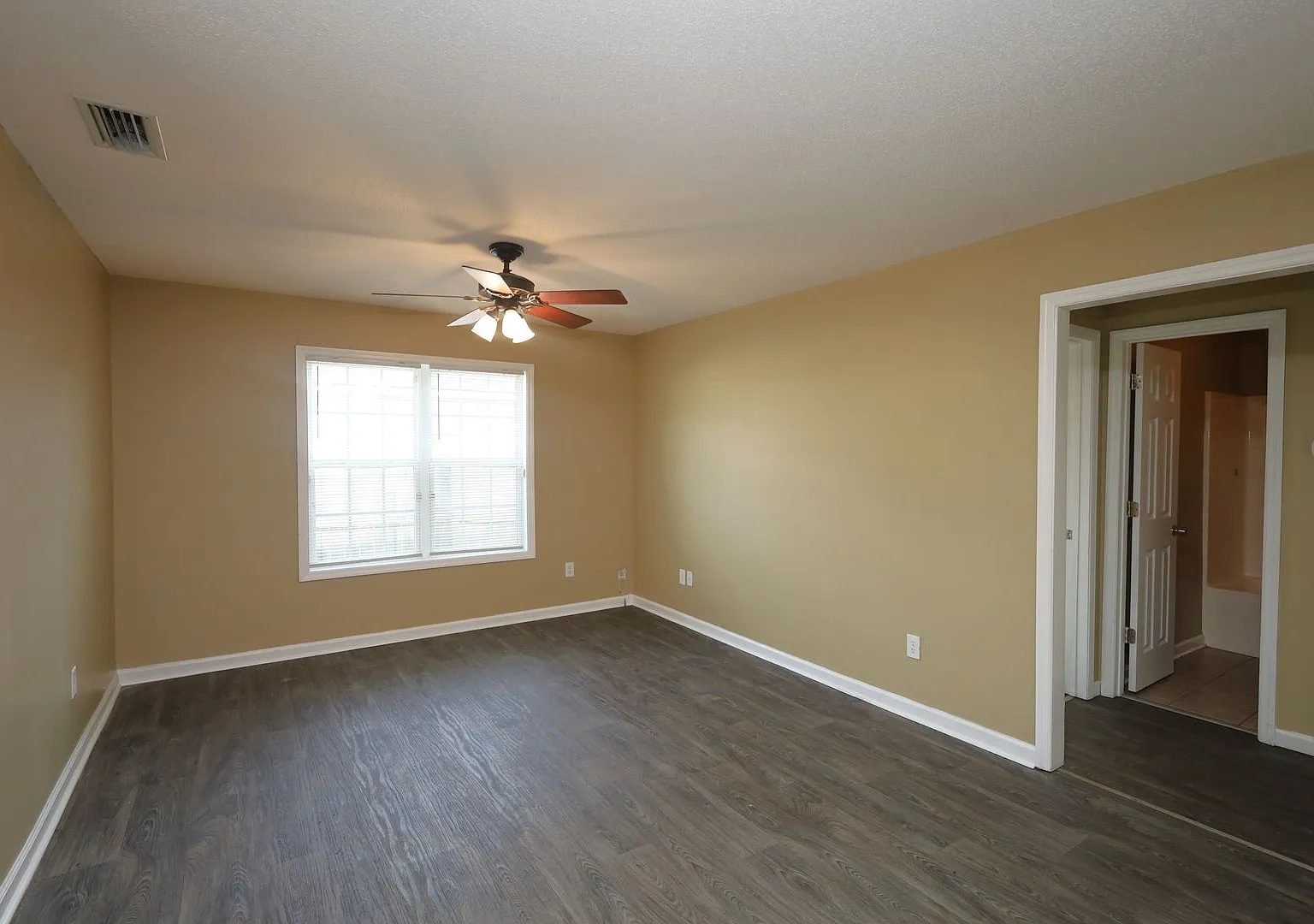 1728 Eli PL (HVP) — Photo 3