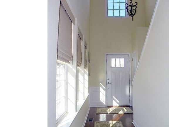 3rd image of 48 Clement Ct