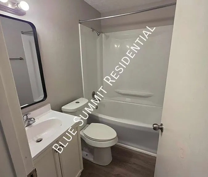 383 Wood St #10 — Photo 9