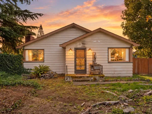 2210 202nd Street SW, Lynnwood, WA 98036