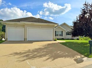 370 Knolls St, Lansing, IA 52151