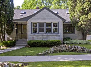 905 Vernon St, Decorah, IA 52101