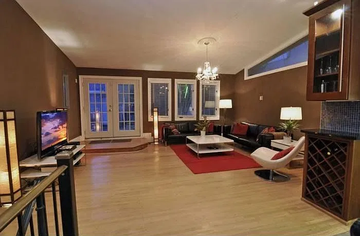 2655 Dupont Avenue S — Photo 4