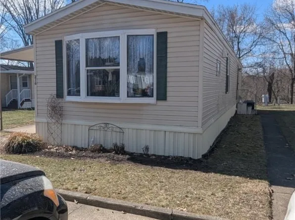 216 F St SW, Navarre, OH 44662