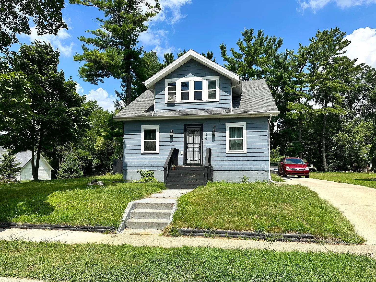 226 E High St photo 1