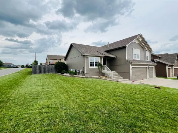 906 NW Hawthorn Ct, Grain Valley, MO 64029