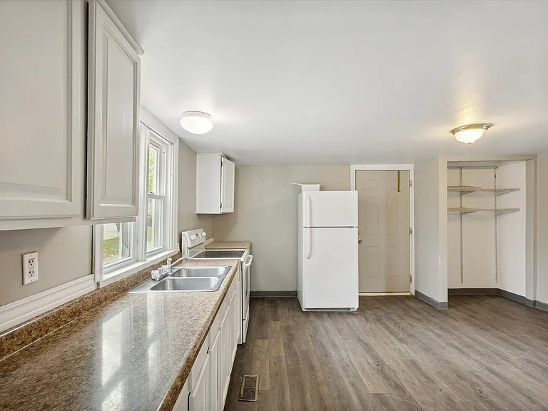 838 Veto St NW — Photo 5