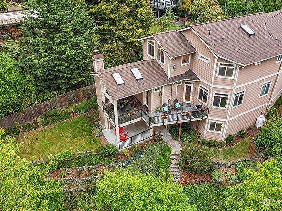 2nd image of 18425 62nd Avenue NE
