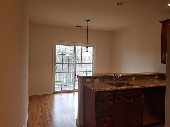 4th image of 132 Wildwood Cir
