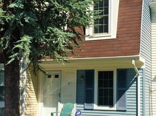 15 Mosbey Ct, Sterling, VA 20165
