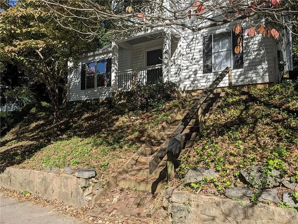 5 bed, 2.0 bath, 1404 sqft, $750 — Photo 1