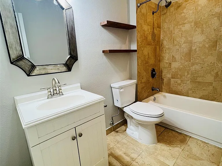 2319 Anthony Ln — Photo 14