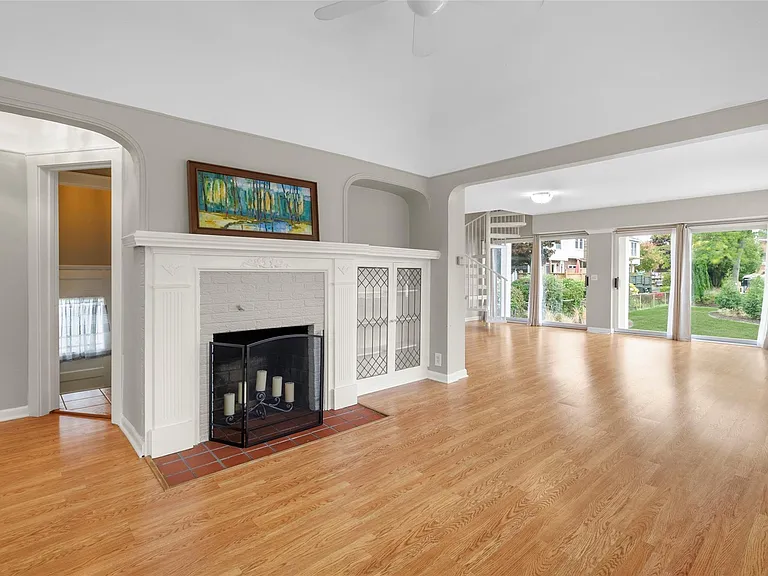 33316 Jefferson Ave — Photo 8