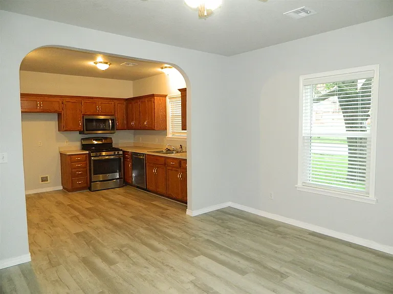 1302 W Exchange St — Photo 8