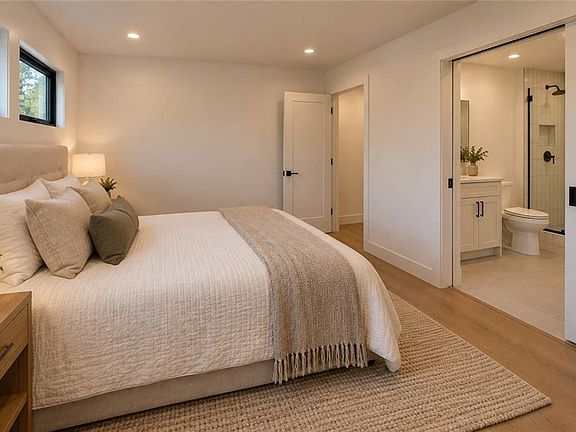 4th image of 220 Maple Pl NW