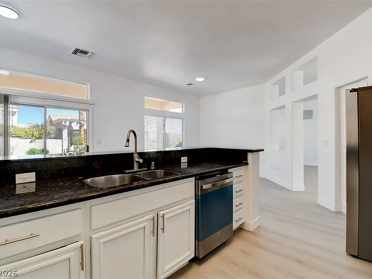 10800 Mission Lakes Ave — Photo 16