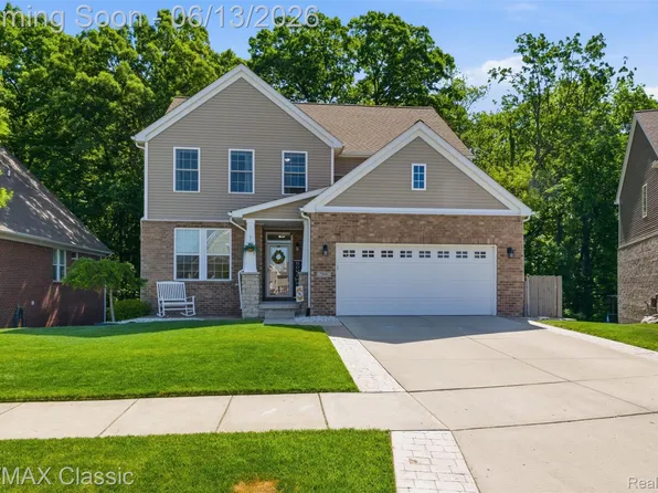 7946 Russell Dr, Westland, MI 48185