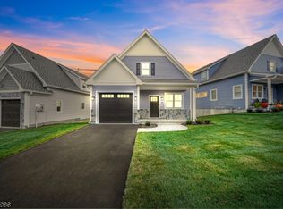 18 Birdie Ln, Boonton, NJ 07005