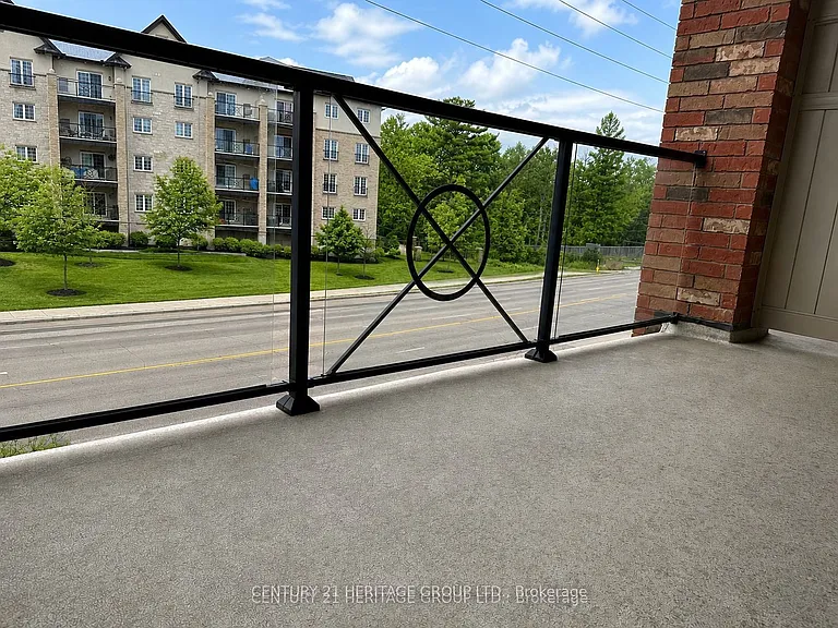 39 Ferndale Dr S #203 — Photo 11