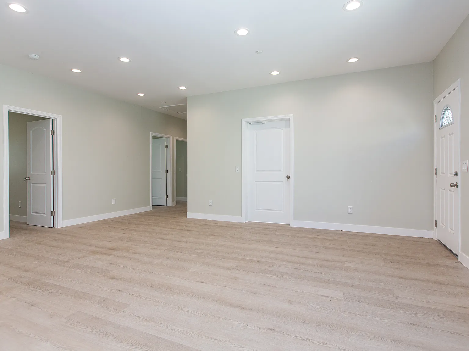 4 bed, 1589 sqft, $4,800 — Photo 4