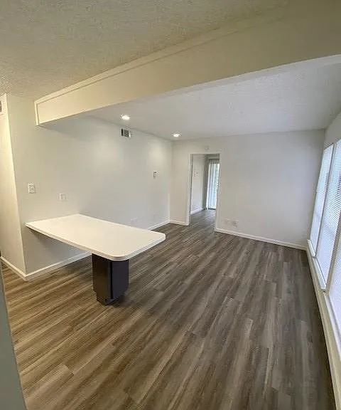 The Oaks Apartments — Photo 46