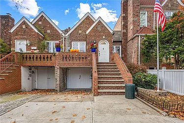 2724 East 27th Street