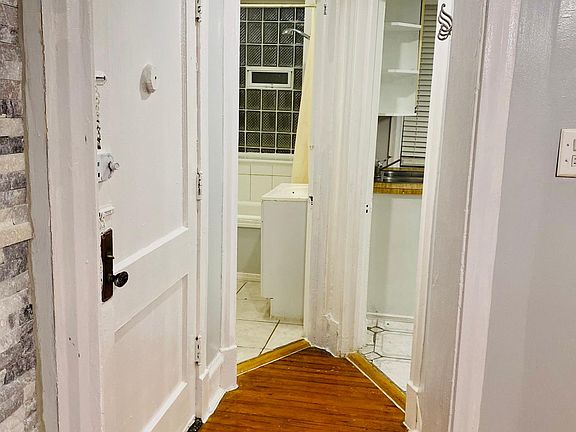 3rd image of 1753 W Catalpa Ave #I