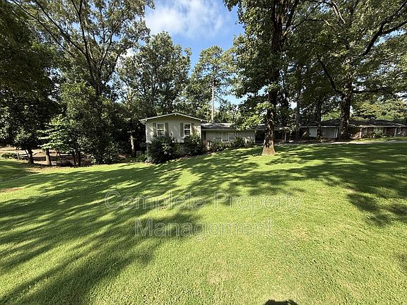3rd image of 3153 Woodhaven Dr