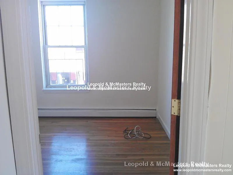 Building Photo - 188 Beacon St #1