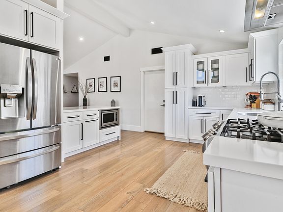 4th image of 2765 N Keats Ave