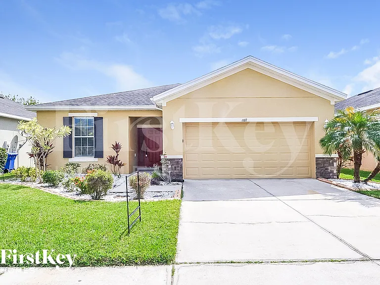 1107 Lauren Manor Loop — Photo 1
