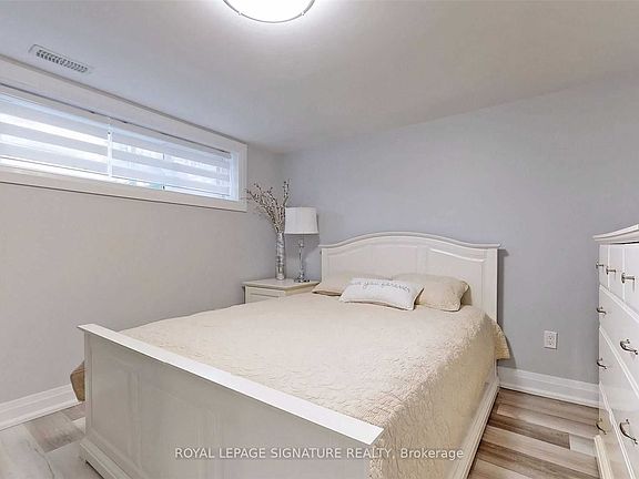 4th image of 211 Maple Ave