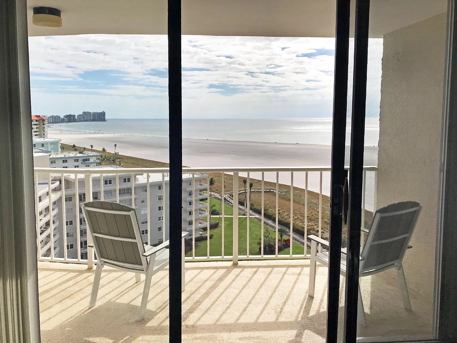 260 Seaview Ct — Photo 1
