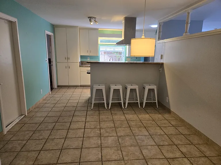 6925 Hyde Park Dr — Photo 2