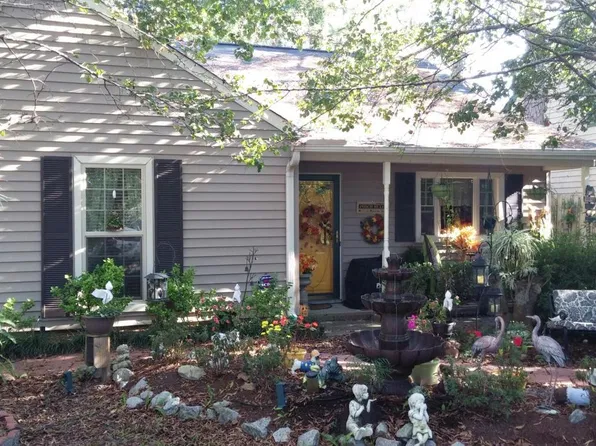 102 Traders Station Rd, Summerville, SC 29486